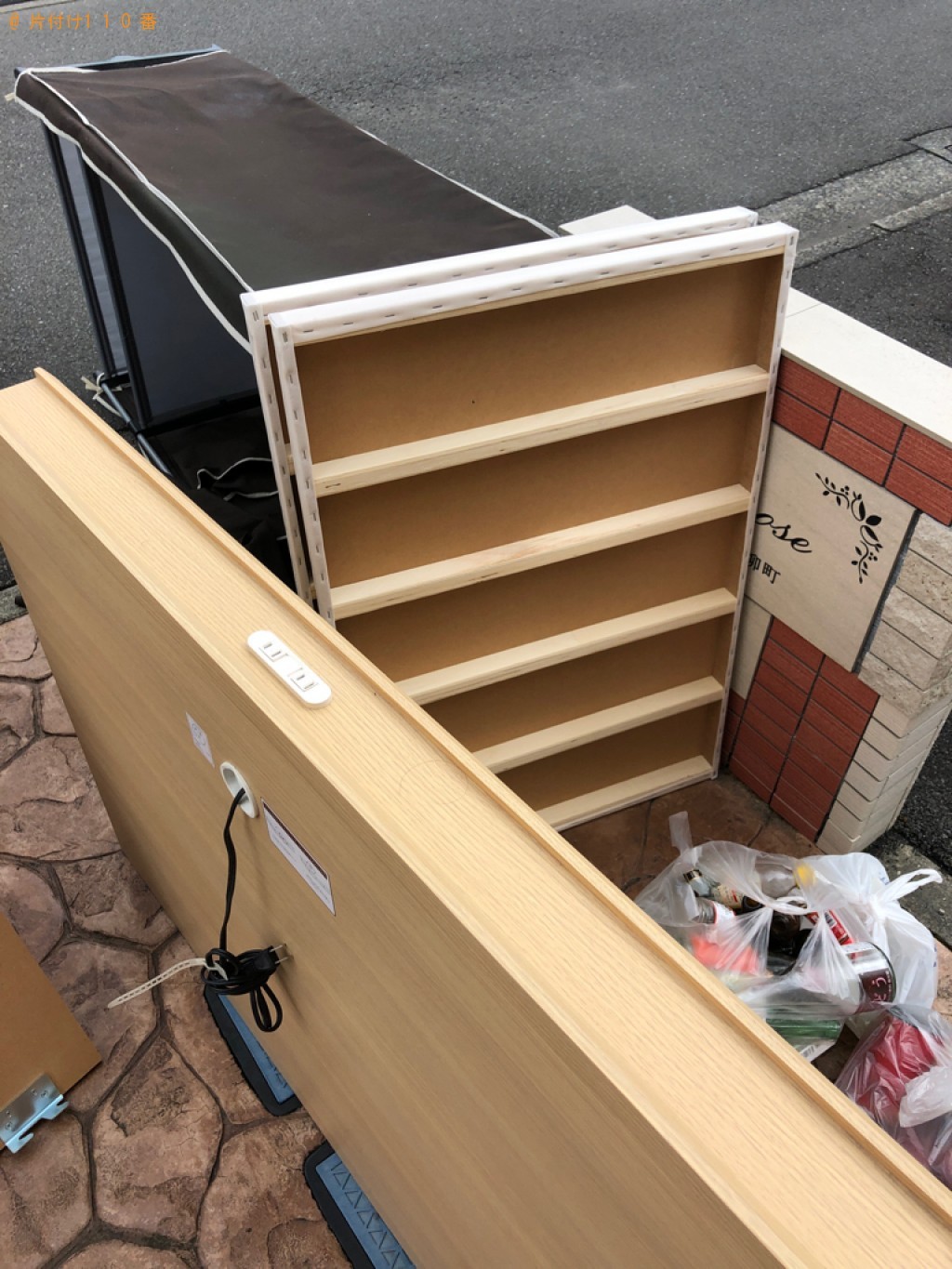 セミダブルベッド、ガスコンロ、カーペット、傘、小型家電等の回収
